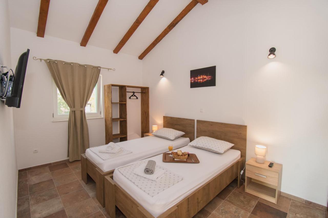 Bed and Breakfast Marcelovi Dvori à Pirovac Extérieur photo
